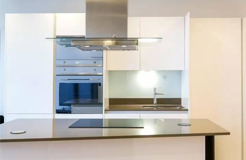 Canary Wharf Apartment | Stylish & Cozy Central London Apartment - Stunning Skyline View