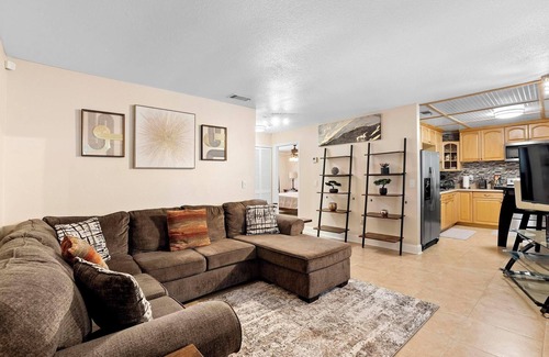 Orlando House | Stylish & Cozy King Bed Retreat @ Baldwin Park