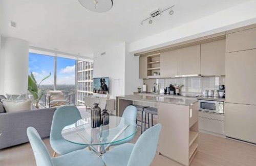 Downtown Toronto Apartment | Stylish Downtown Retreat Modern Comfort