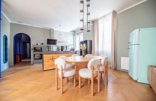 Quartier du Mail Apartment | Stylish Duplex in Paris' Center