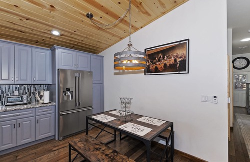 Big Bear City House | Stylish Elysian Cabin in Big Bear