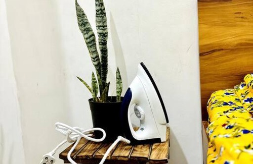 Alandi Apartment | Stylish Getaway! Spacious 1-BHK