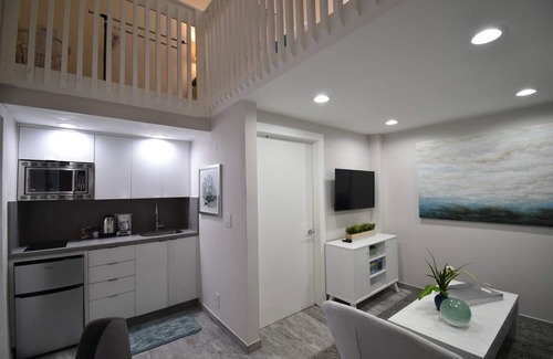 Hollywood Apartment | Stylish Hobe loft cozy beach UNIT #3