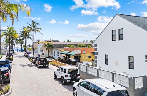 Hollywood Apartment | Stylish Hobe loft cozy beach UNIT #3