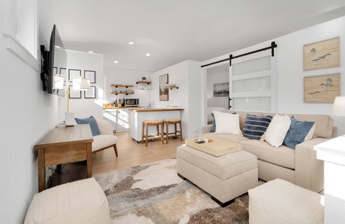 Market House | Stylish home West of Market private home, sleeps 4, secluded fully fenced yard