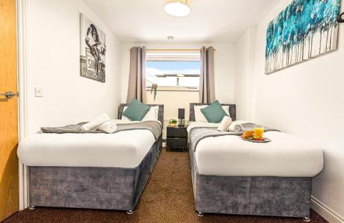 Leeds Apartment | Stylish Leeds City Centre 2BR - Free Parking - 2 Mins to First Direct Arena