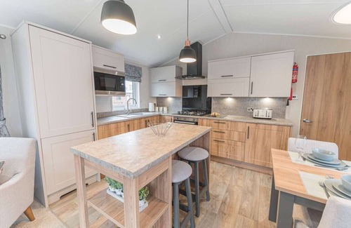 South Lakeland Leisure Village Ski Chalet | Stylish Lodge with easy access to Lakes and Dales