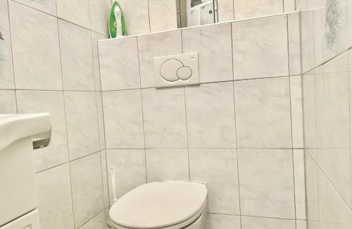 Hernals Apartment | Stylish Long-Term Apartment with Free Parking