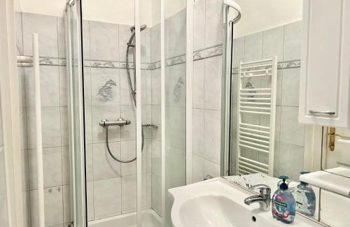 Hernals Apartment | Stylish Long-Term Apartment with Free Parking