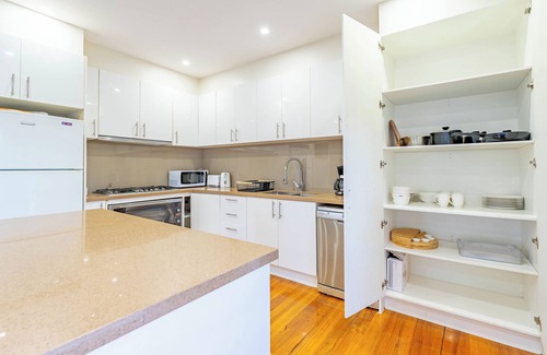 Heidelberg West House | Stylish, modern and secure family home!
