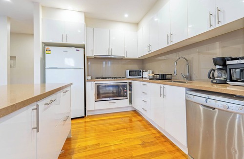 Heidelberg West House | Stylish, modern and secure family home!