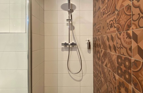 Emmen Hotel | Stylish Oasis Close to Wildlands Adventure Zoo & Atlas Theater Emmen