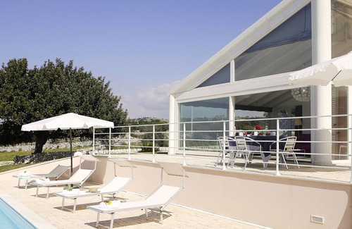Ragusa Villa | Stylish panoramic villa Atena: private pool, views, garden, free wi-fi, bbq
