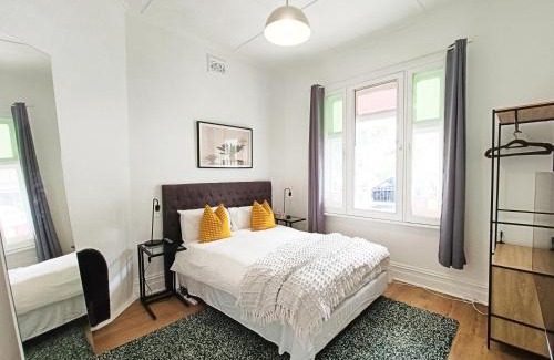 Sydenham House | Stylish Queen Room 1Min Walk to Station 5Min to City 10Min to Airport