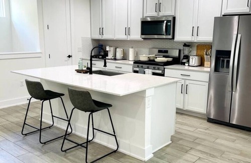 MLK Apartment | Stylish Retreat - Close to Downtown - Open Layout