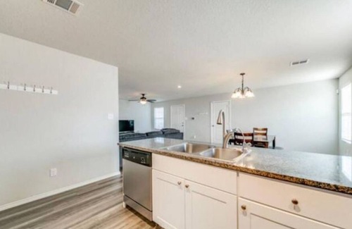 Southside House | Stylish Retreat Near Lackland AFB: The Perfect Graduation Getaway!