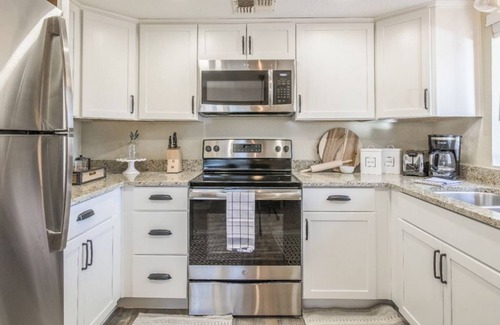 Oak Creek Condo | Stylish Sedona Condo | Red Rock Views, Modern Comfort & Quiet Location