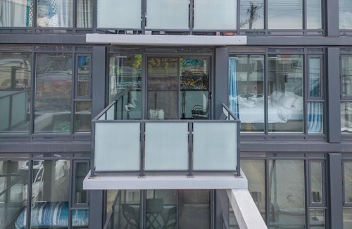 Sunnyside Apartment | Stylish Serenity 1BR Kensington Condo with Parking