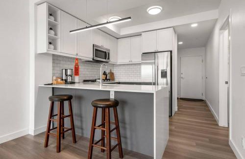 Sunnyside Apartment | Stylish Serenity 1BR Kensington Condo with Parking