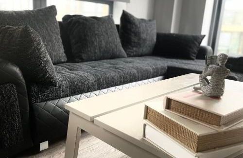 Coulsdon West Apartment | Stylish Spacious 5-Bed Duplex