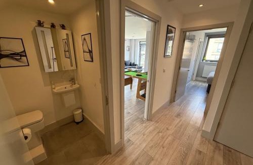 Coulsdon West Apartment | Stylish Spacious 5-Bed Duplex