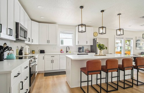 Denver Heights Cottage | Stylish & Spacious Comfort 4br/3ba Downtown Gem!
