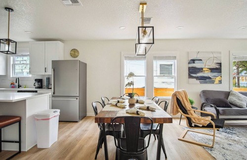 Denver Heights Cottage | Stylish & Spacious Comfort 4br/3ba Downtown Gem!