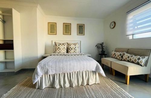 Germiston Apartment | Stylish Studio in Hazel Park