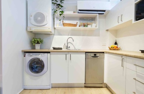 Annandale House | Stylish Studio in Heart of Annandale Village