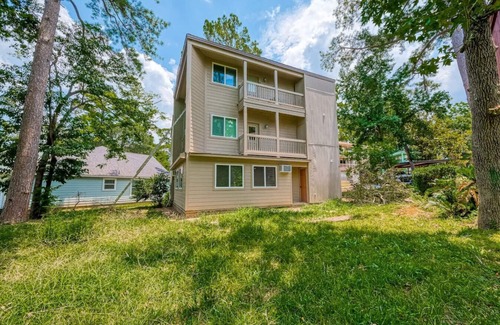 April Sound Apartment | Stylish Studio on Lake Conroe