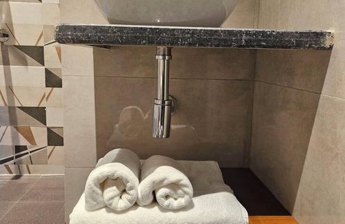 Panch Batti Apartment | Stylish studio with wi-fi, pantry, coffee, and central location.