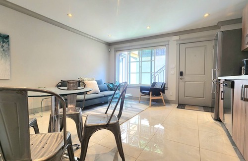 Riley Park-Little Mountain House | Stylish suite steps from trendy South Main St.