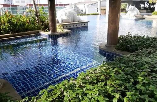 Khlong Ton Sai Apartment | Stylish two bedroom with river view