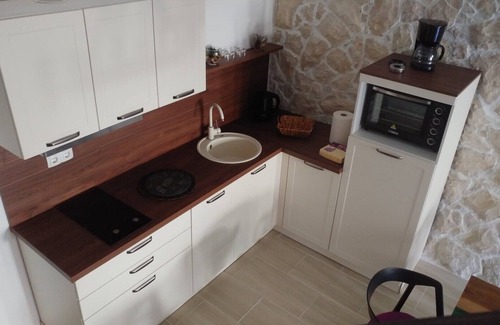 Cove Rogacic Apartment | Stylish Two bedroom Apartment Tia in Vis