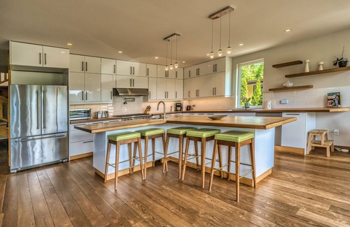 Britannia Beach Cabin | Stylish West Coast modern cabin in the mountains