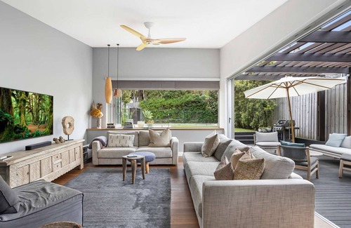 Maroubra House | Stylishly renovated 3BR characterful home with pool