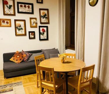 Hradec Kralove Apartment | Stylový apartmán u Velkého náměstí 2, Wi-Fi, Netflix, vana