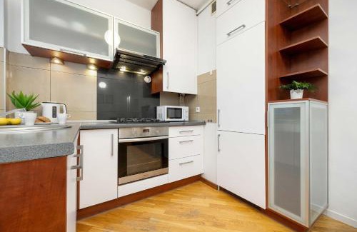 Zacisze Apartment | Stylowy Apartament dla 6 Osób z Parkingiem by Noclegi Renters