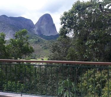 Pedra Azul Apartment | Suíte Vista Azul - Banheira com vista Pedra Azul