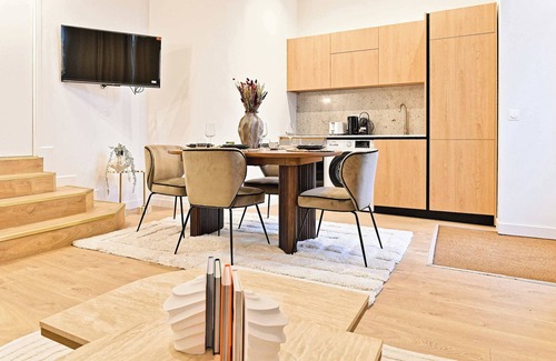 Quartier de Rochechouart Apartment | Sublime air-conditioned flat Galeries Lafayette