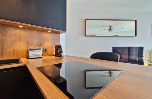 Puteaux Apartment | Sublime appartement 4 étoiles neuf T3 àPuteaux 61m2 proche La Défense, 10m2 de terrasse avec magnifique vue