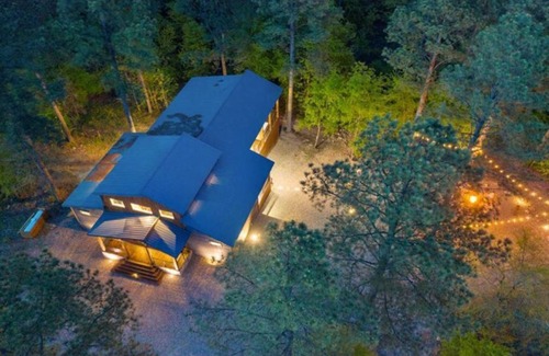 Broken Bow Cabin | Sublime-New Modern Cabin, 3 bedrooms - 2 Masters/Bunk, Pet Friendly! Sleeps 8