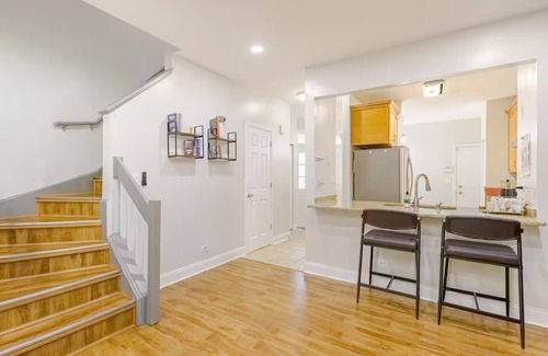 Bloomingdale House | Suburban Comfort Just 35 Min from Downtown Chi