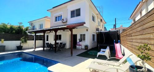 Agios Athanasios Villa | Suburban Family Villa