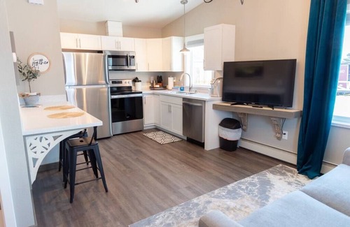 Palmer Apartment | Suite 10 Downtown Palmer