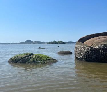 Vila da Gloria House | Suite 3- Praia bonita Hospedagem,agora com ar condicionado