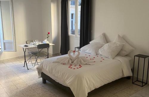 1st Arrondissement House | Suite baignoire balnéo st Charles
