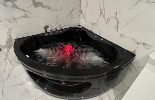 1st Arrondissement House | Suite baignoire balnéo st Charles