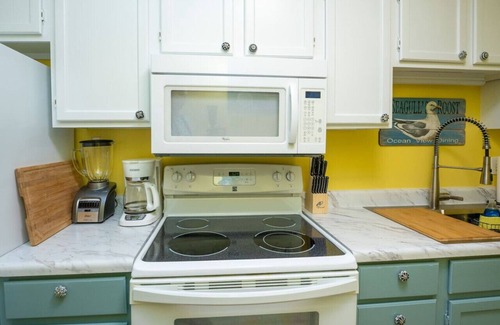 Carolina Beach Condo | "Suite Caroline” By the Beach & a Poo? Oh yes yes!