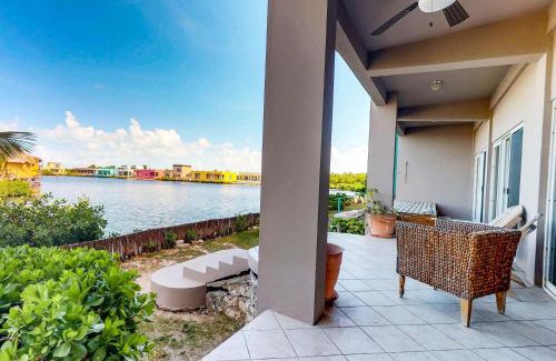San Pedro Apartment | Suite F101 Mara Laguna